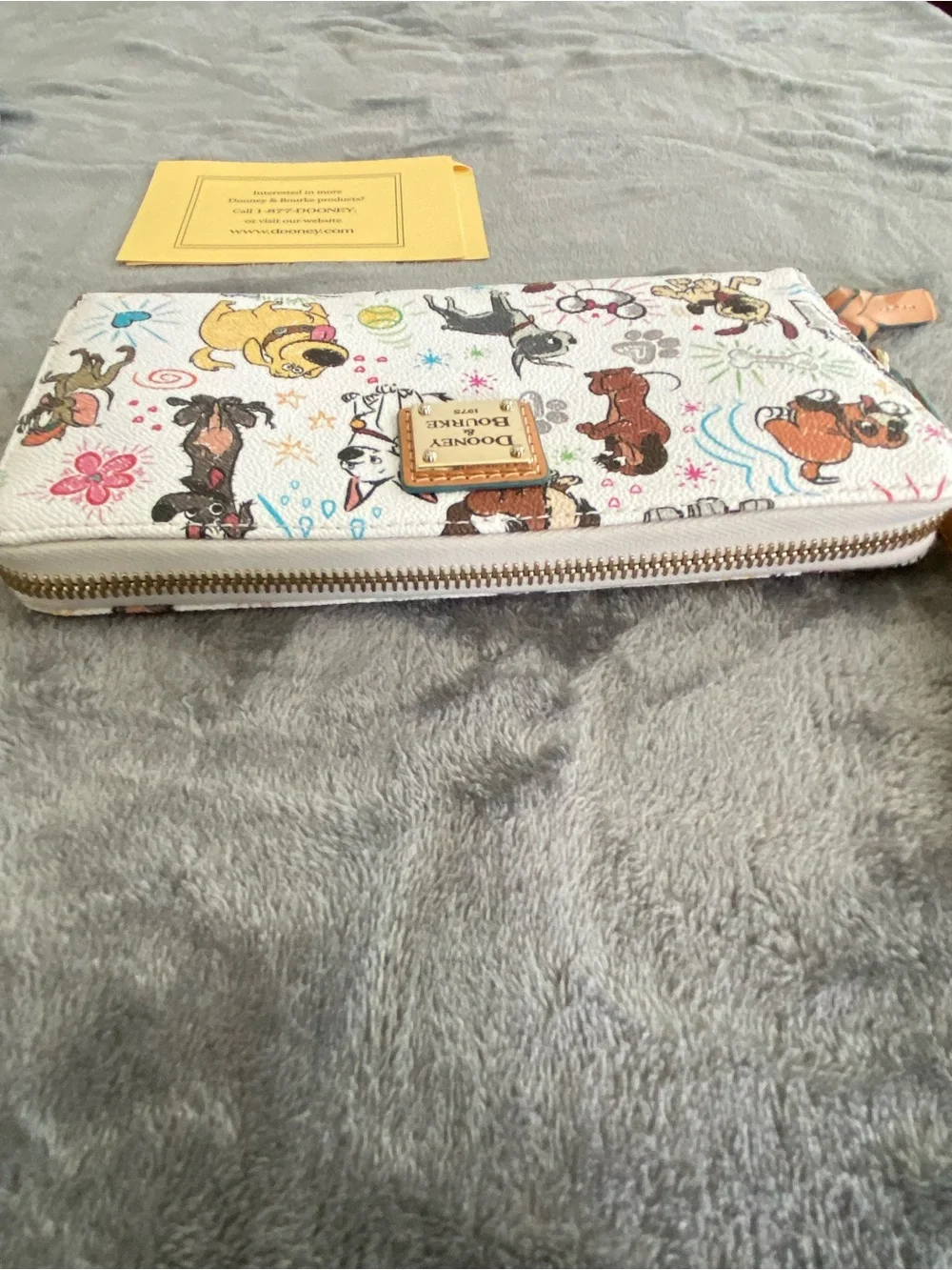Disney Dogs Wristlet Dooney & Bourke - Picture 3 of 4
